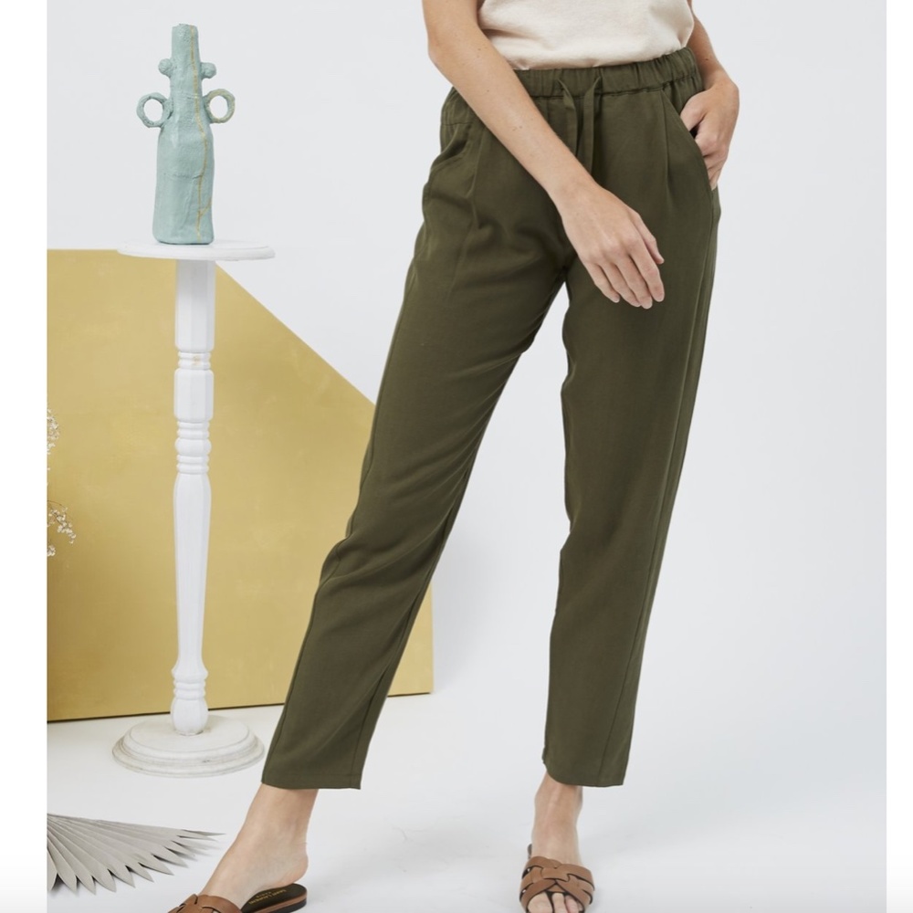 NWT Naif Linen Blend Canpa Pants in Army Green